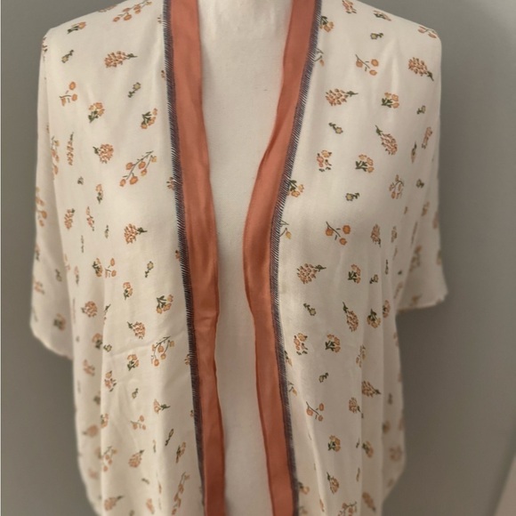 NWT LOFT kimono. Short sleeve, white w/pink flowers. Size M/L - Picture 10 of 10